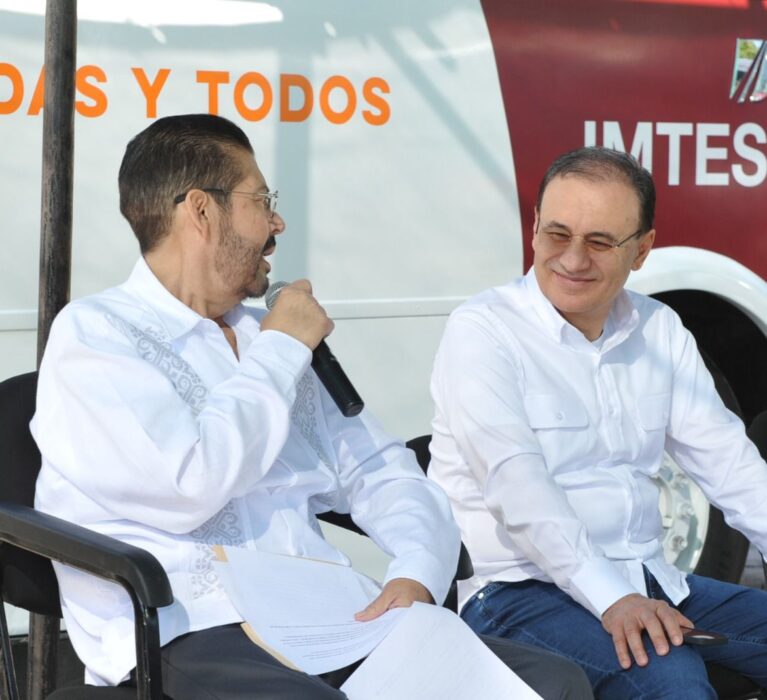 ENTREGA GOBERNADOR FLOTA DE CAMIONES PARA REACTIVACIÓN DEL SERVICIO URBANO