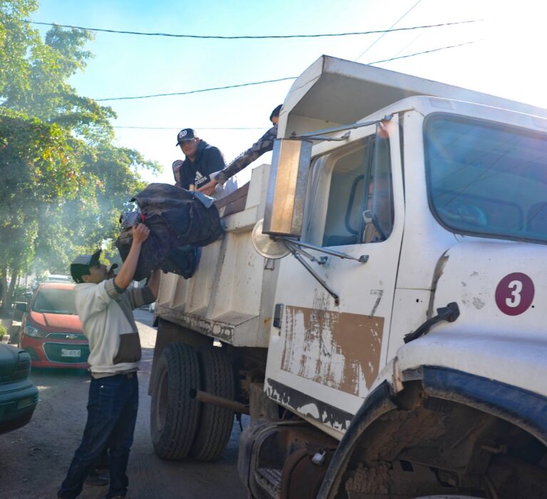RECOLECTAN MÁS DE 100 TONELADAS DE CACHARROS