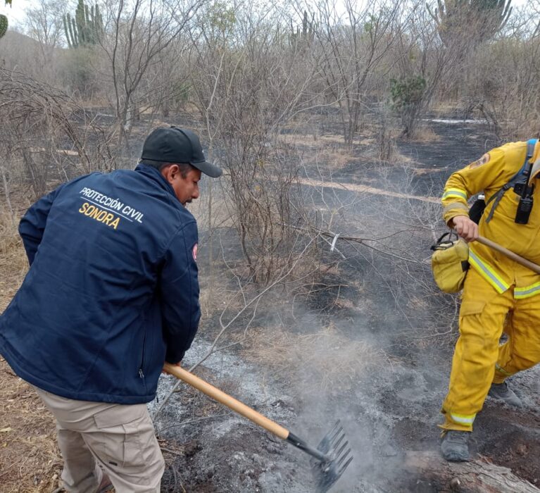 BOMBEROS DE NAVOJOA APOYAN CON ÉXITO COMBATE A INCENDIO EN QUIRIEGO