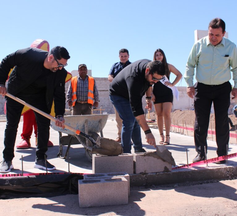 INICIA CONSTRUCCIÓN DE CARL’S JR