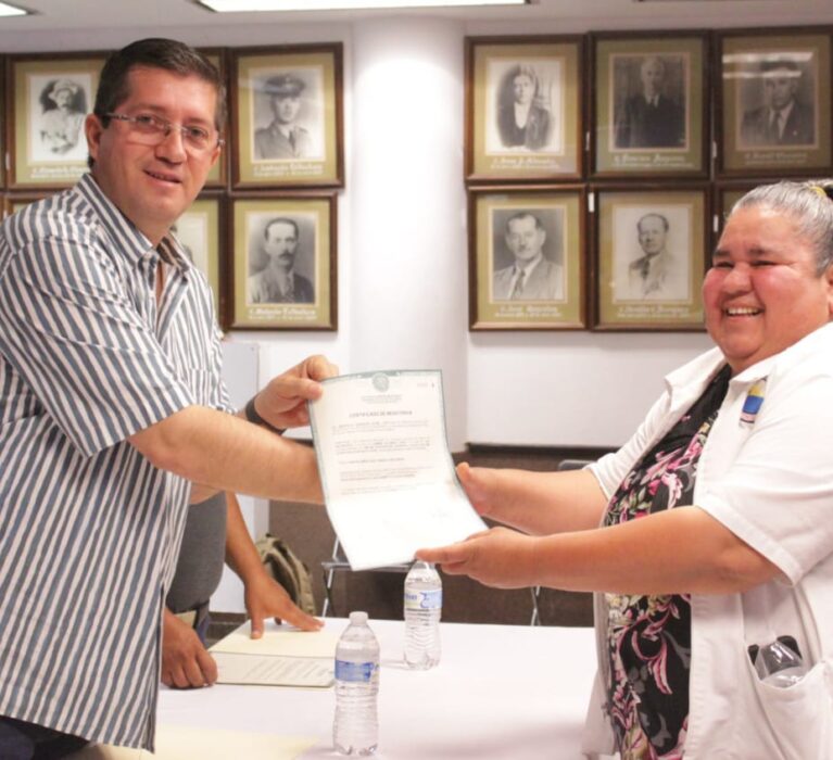 RECIBEN NAVOJOENSES ACTAS DE NACIMIENTO CORREGIDAS