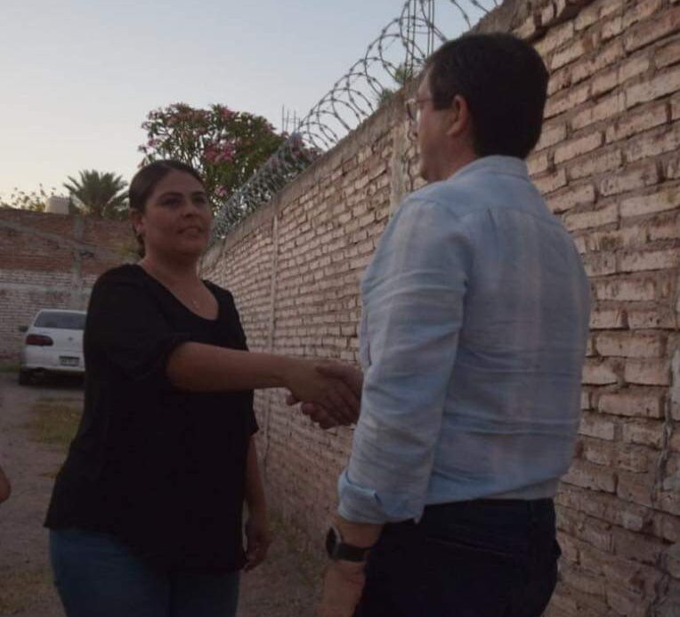VIUDA DE EX POLICÍA CAÍDO EN CUMPLIMIENTO DE SU LABOR RECIBIRÁ PENSIÓN, ANUNCIA ALCALDE JORGE ELÍAS RETES