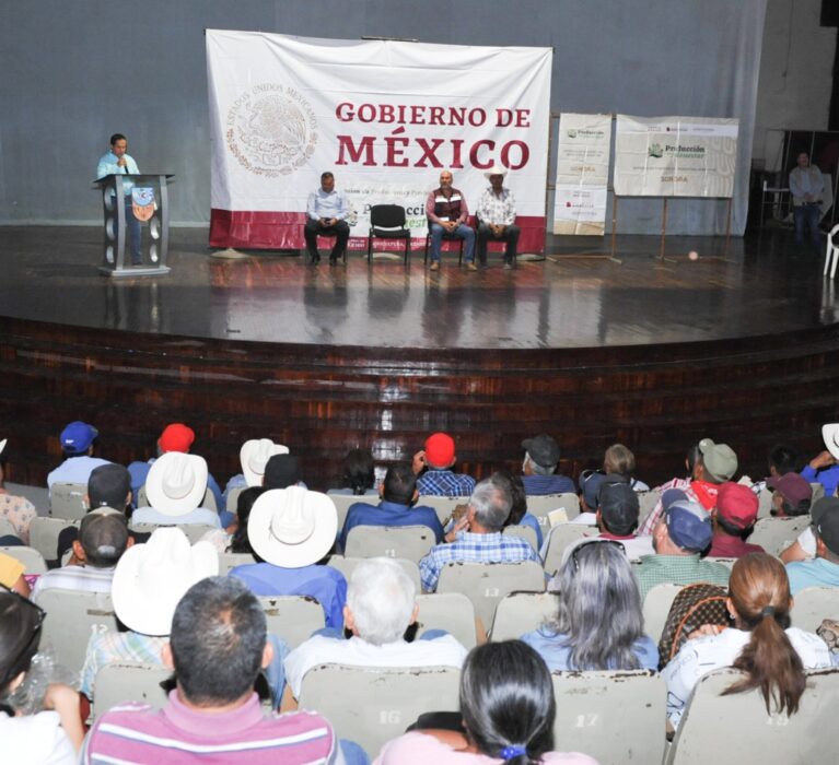 RECIBEN 400 PRODUCTORES DEL CAMPO BENEFICIOS DE “PRODUCIR PARA EL BIENESTAR”
