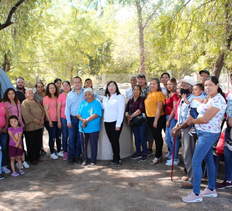 RECIBEN FAMILIAS DE CAPOHUIZA 31 TINACOS Y CISTERNA