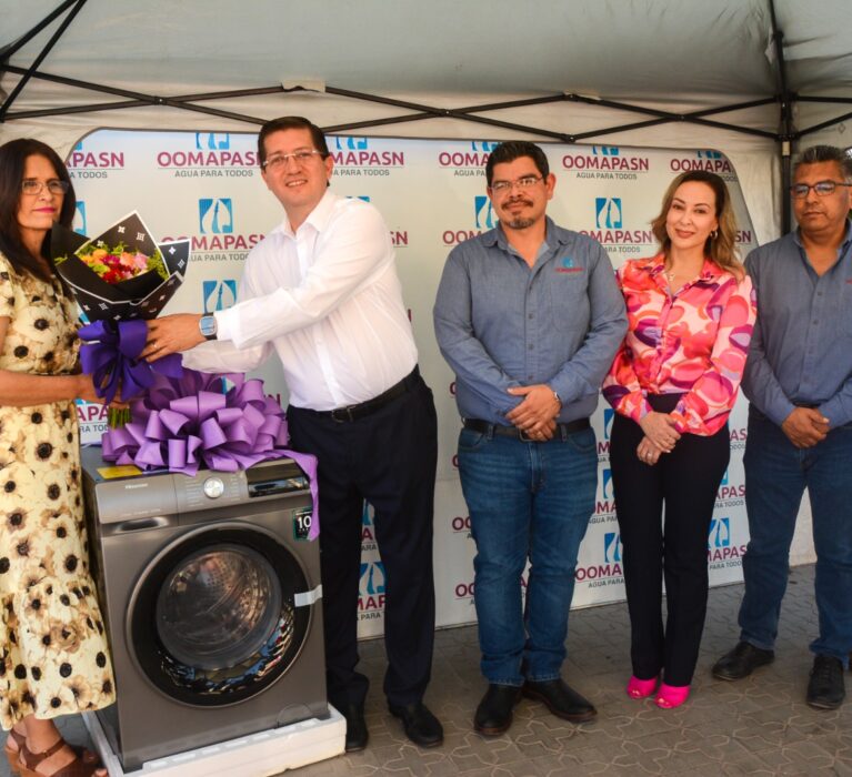 RECIBE LUZ AIDÉ CENTRO DE LAVADO POR PAGO PUNTUAL CON OOMAPASN