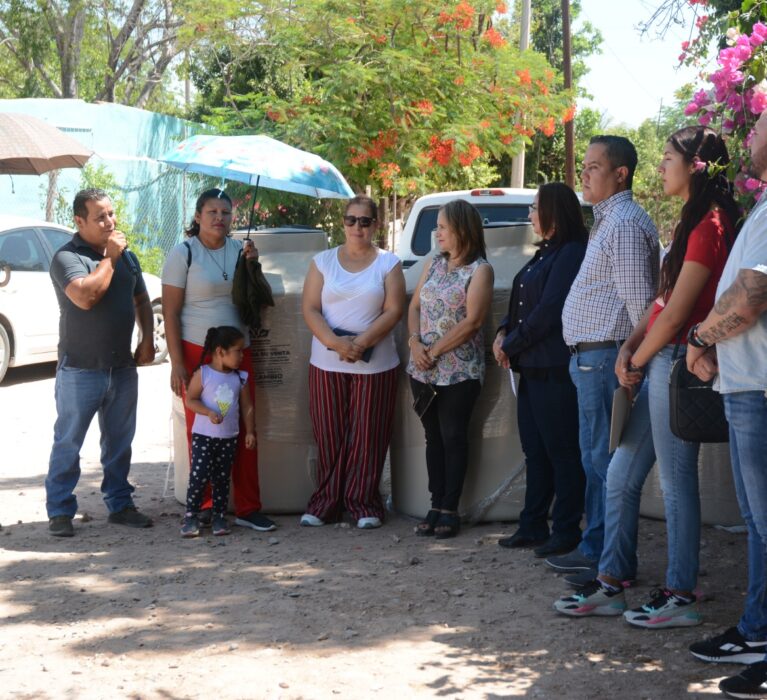 LLEGAN A FUNDICIÓN MÁS BENEFICIOS CON TINACOS PARA EL AGUA
