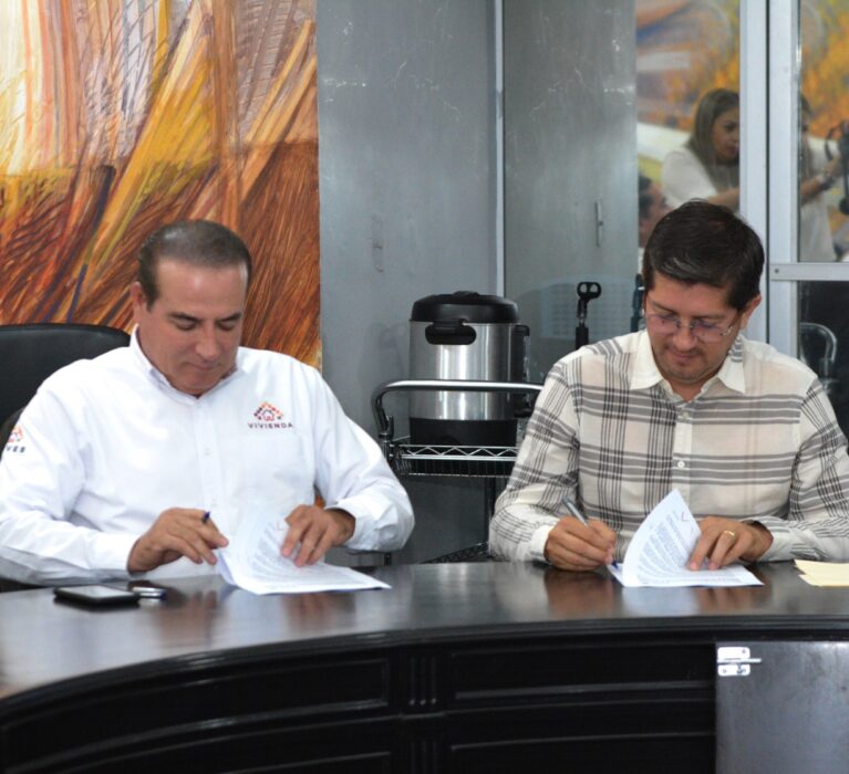 FIRMAN CONVENIO AYUNTAMIENTO Y COVES PARA PROGRAMA DE VIVIENDA DIGNA