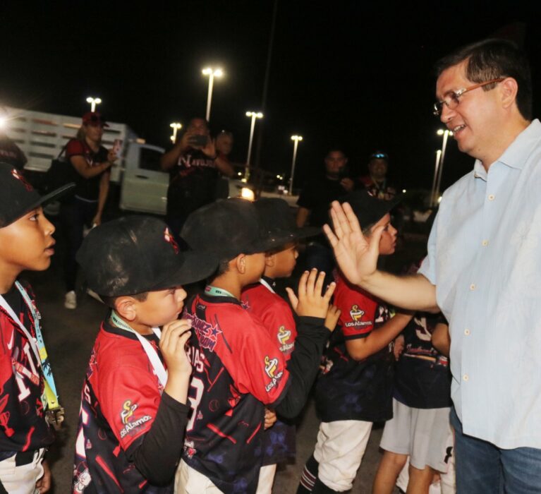 VISTEN DE GLORIA NACIONAL A NAVOJOA NIÑOS BEISBOLISTAS