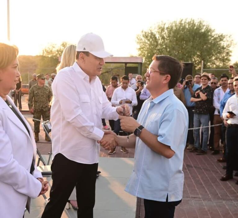 RECIBE ALCALDE ELÍAS RETES NUEVAS PATRULLAS PARA NAVOJOA