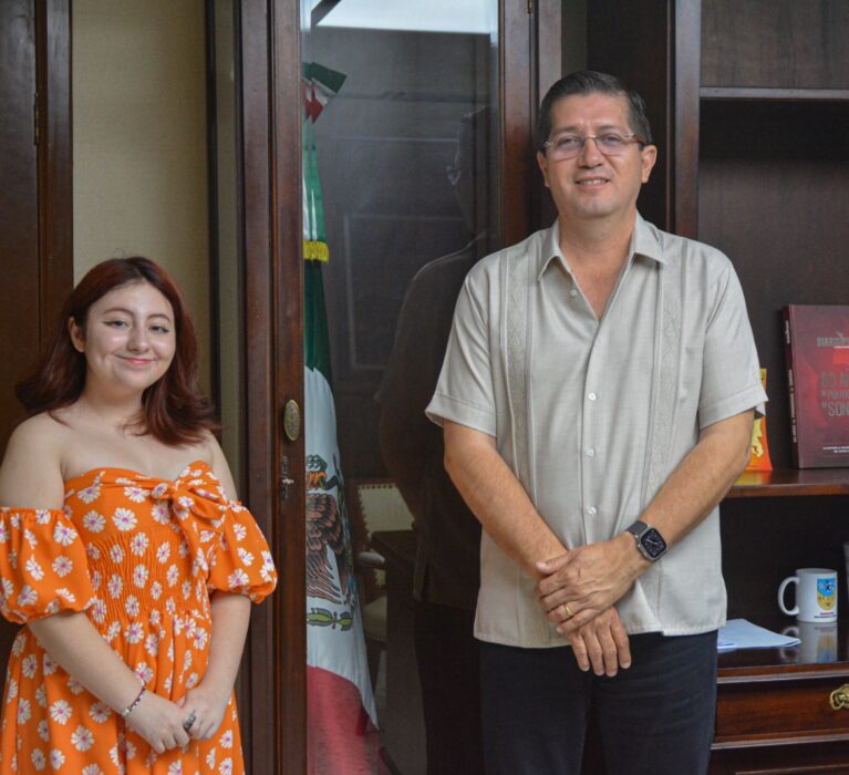 RECIBE ALCALDE A JOVEN SELECCIONADA PARA CAMPAMENTO INTERNACIONAL DE CIENCIAS