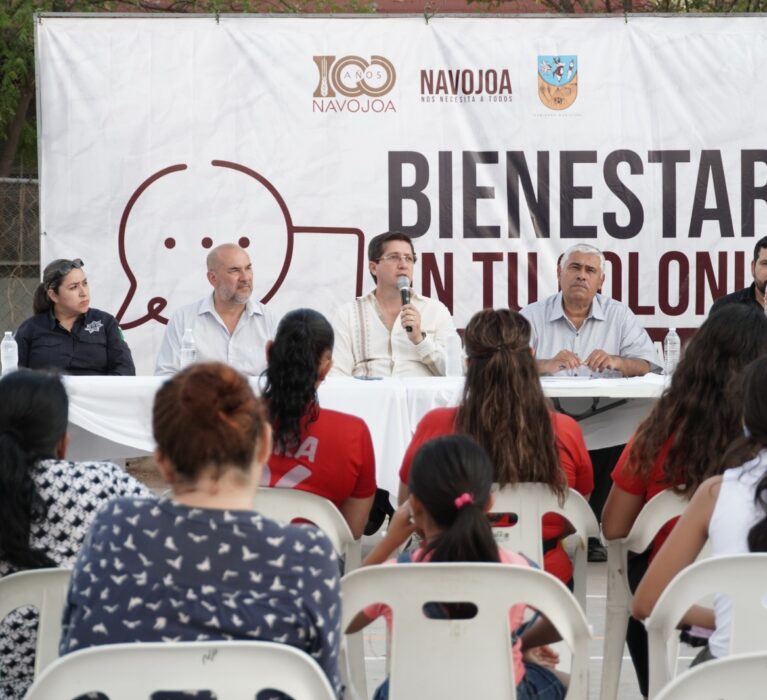 ESCUCHA Y ATIENDE ELÍAS RETES A COLONOS DE LA TIERRA Y LIBERTAD