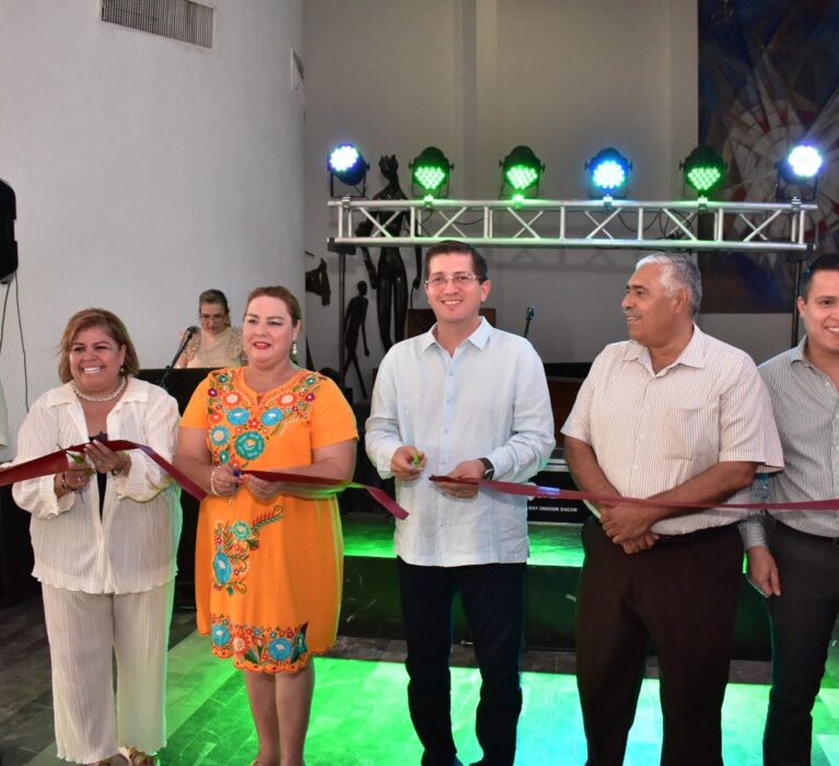 EXPONEN ARTISTAS NAVOJOENSES SUS TRABAJOS EN LOBBY DEL TEATRO AUDITORIO MUNICIPAL