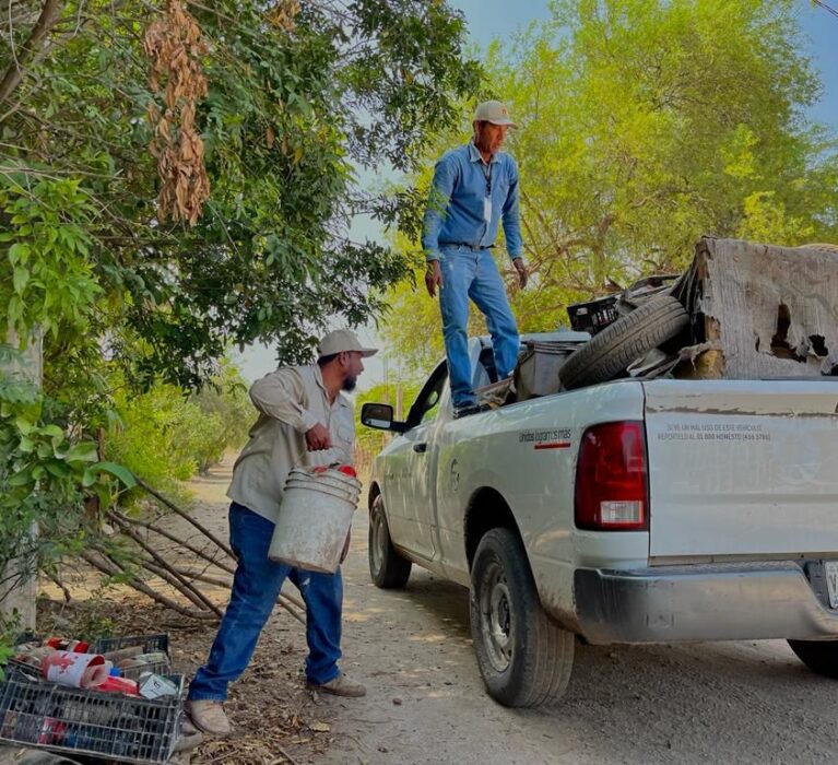 SACAN MÁS DE 9 TONELADAS DE CACHARROS DE PATIOS DE VIVIENDAS RURALES