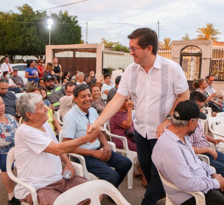 PROMETE ELÍAS RETES GESTIONAR PARA PAVIMENTACIÓN EN LA JUÁREZ