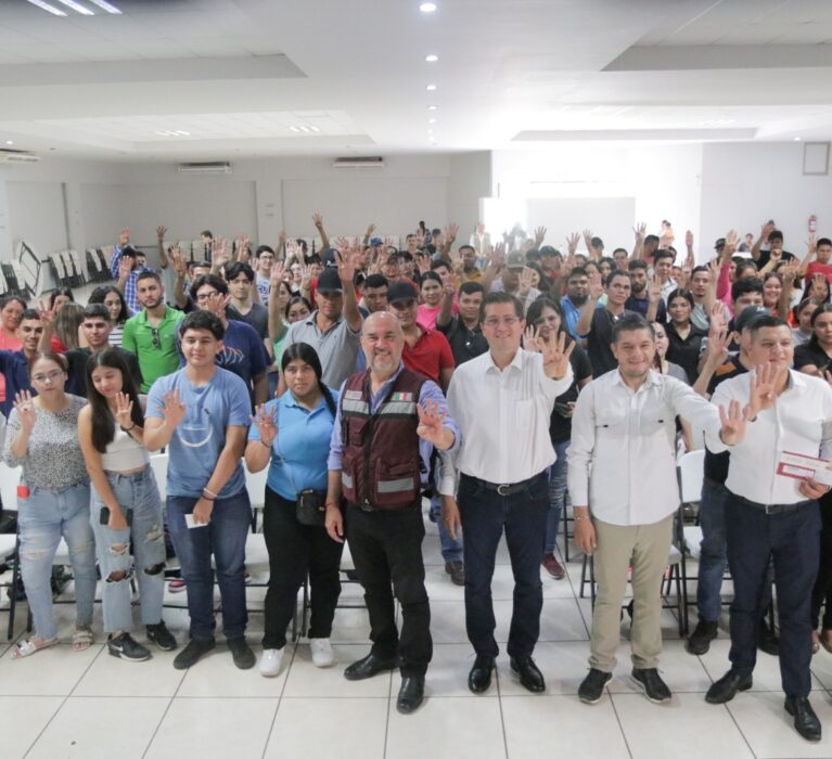 PIDE ELÍAS RETES A JÓVENES MOSTRAR TODO SU TALENTO EN CAPACITACIÓN LABORAL