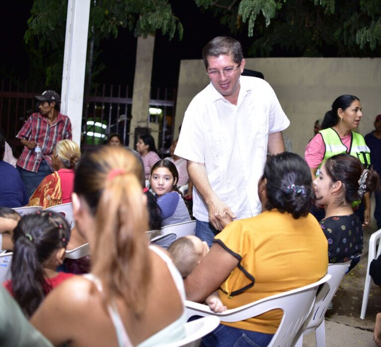 ESCUCHA Y ATIENDE ELÍAS RETES NECESIDADES URGENTES EN EL RECODO