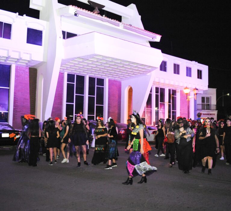 INVITA AYUNTAMIENTO A NAVOJOESES A VESTIRSE DE CATRINAS Y CATRINES PARA DESFILE