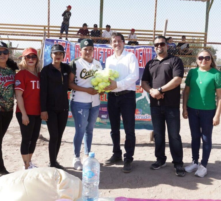 Inaugura alcalde de Navojoa la Liga de Sófbol Femenil de Bacabachi