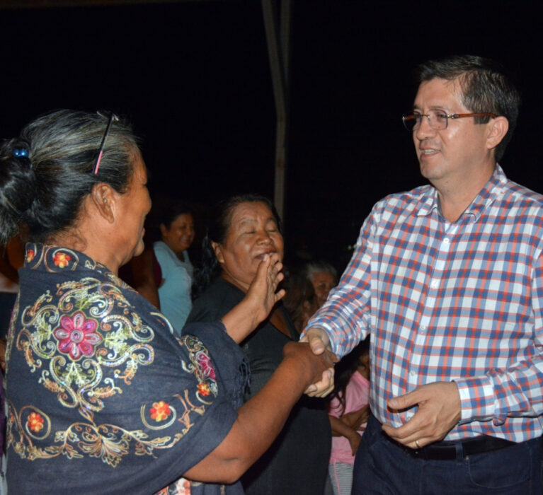 Vecinos de Rancho Camargo reciben al alcalde Jorge Elías Retes