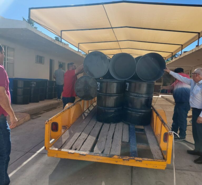 Dona Celulosa y Corrugados tambos para la basura