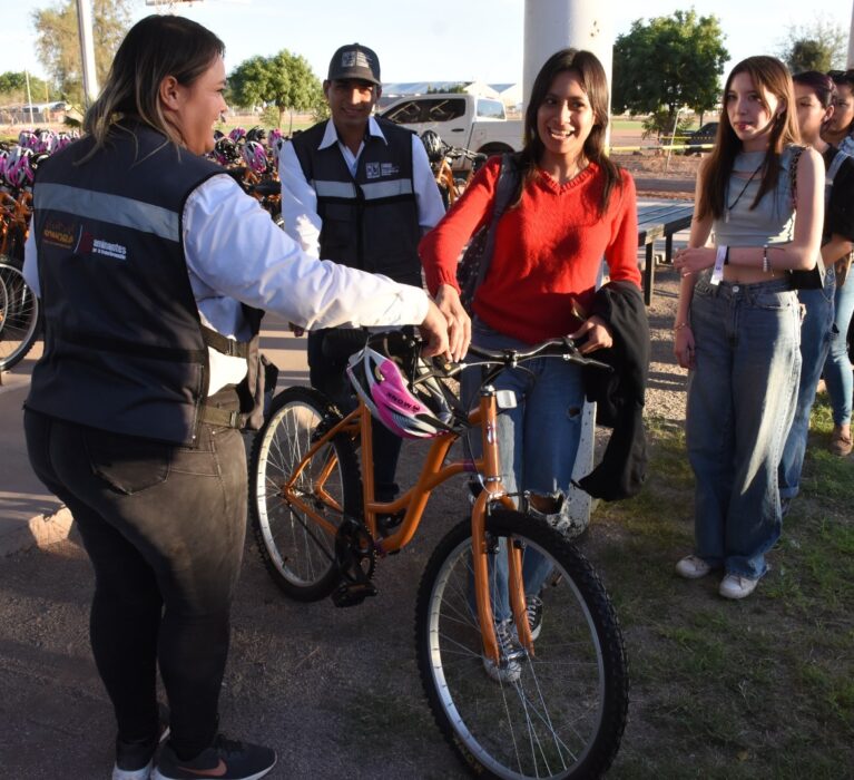 RECIBEN BICICLETAS JOVENES NAVOJOENSES
