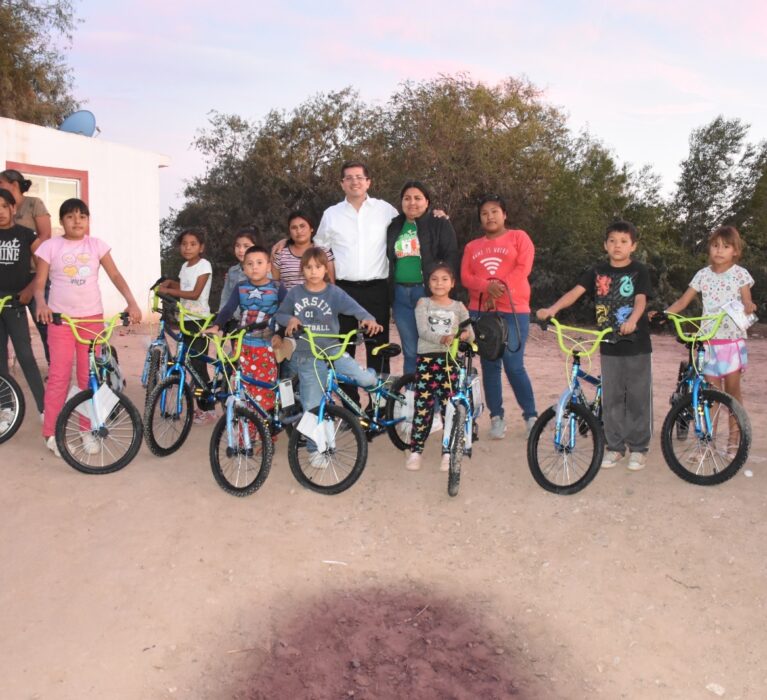 LLEGÓ LA NAVIDAD ADELANTADA A JOVENES DE EL RECODO Y RANCHO CAMARGO