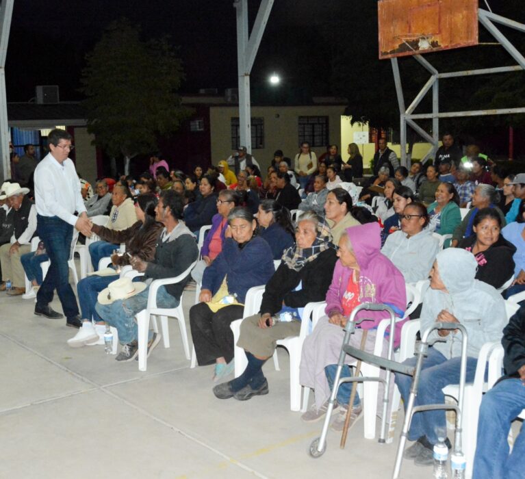 MÁS ALUMBRADO, ELECTRIFICACIÓN Y AGUA POTABLE PARA CHIRAJOBAMPO
