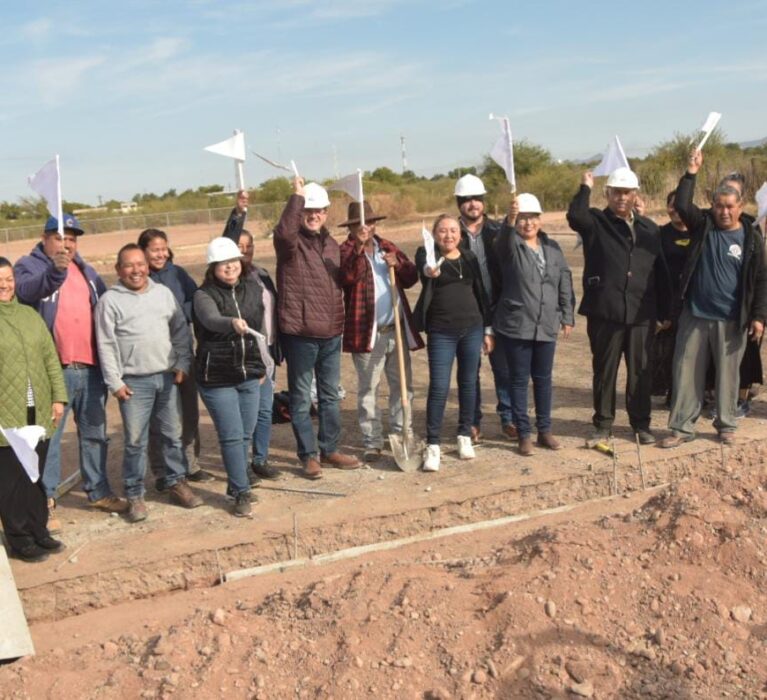 DA BANDERAZO ELÍAS RETES A CONSTRUCCIÓN DE CANCHAS DE USOS MÚLTIPLES EN BACABACHI Y CHIRAJOBAMPO