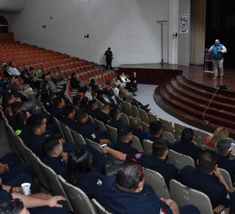 ENSEÑAN A FUNCIONARIOS A SER MÁS PRODUCTIVOS