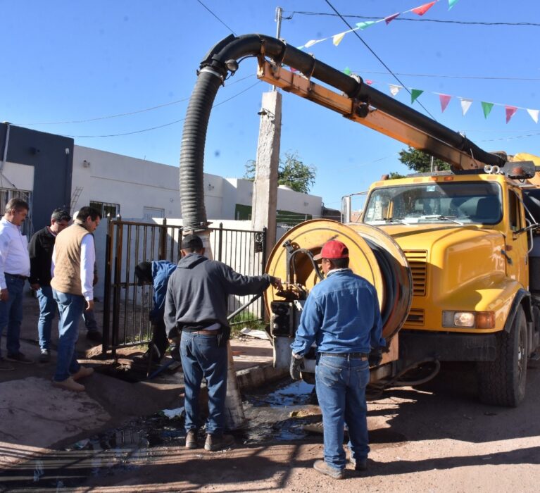 SUPERVISA JORGE ALBERTO ELIAS RETES OBRAS QUE SE REALIZAN EN DIVERSOS SECTORES DE NAVOJOA