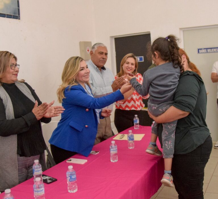 ENTREGA DIF CREDENCIAL NACIONAL A PERSONAS CON DISCAPACIDAD
