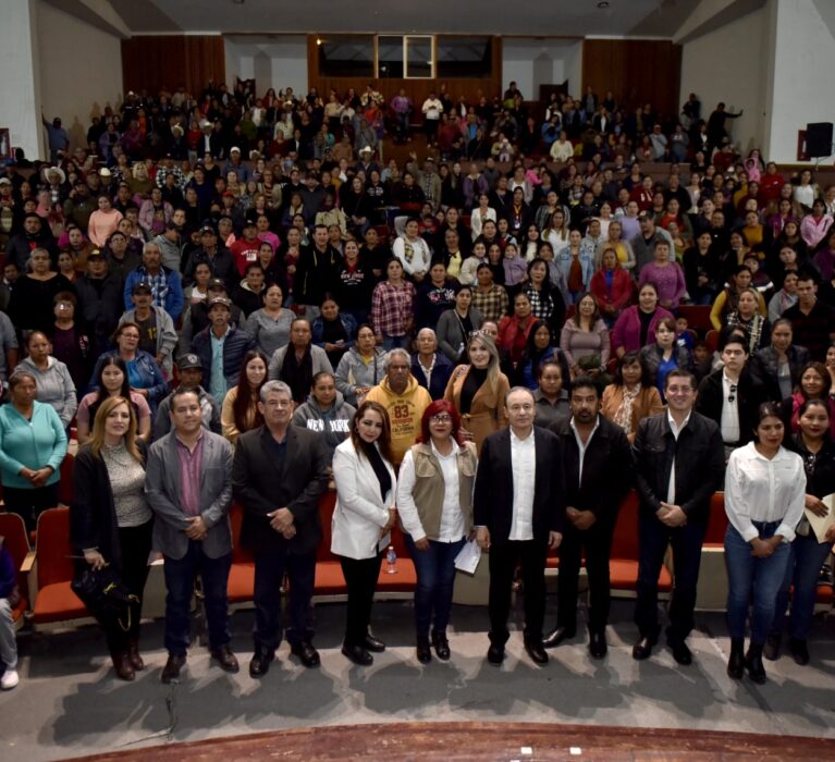 OTORGA GOBERNADOR DURAZO APOYOS A 252 ESCUELAS Y 310 FAMILIAS PARA VIVIENDAS