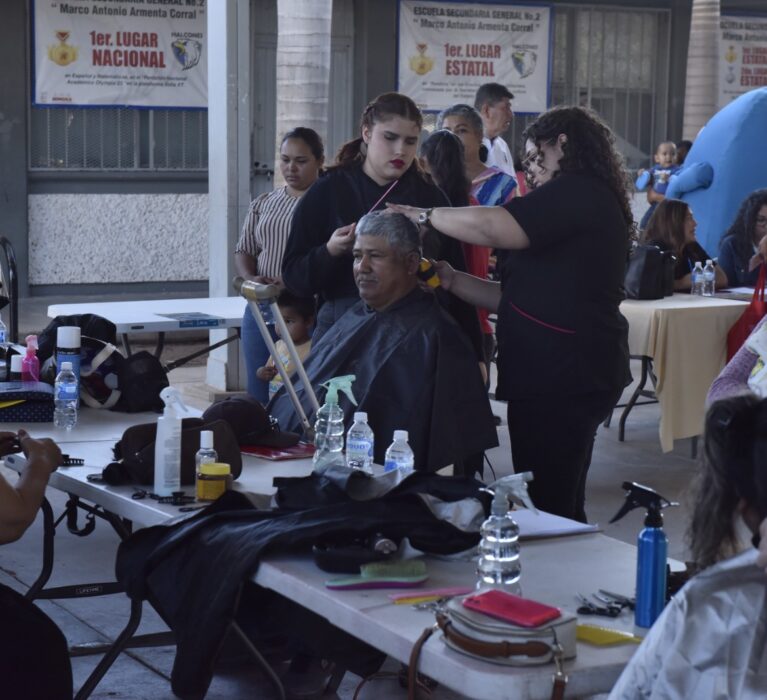 BENEFICIA DIF NAVOJOA A COLONOS DE LA AMPLIACIÓN BELTRONES CON FERIA DE SERVICIOS