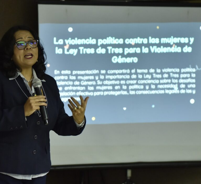 FUNCIONARIOS DE NAVOJOA RECIBEN CAPACTACIÓN SOBRE LEY 3 DE 3