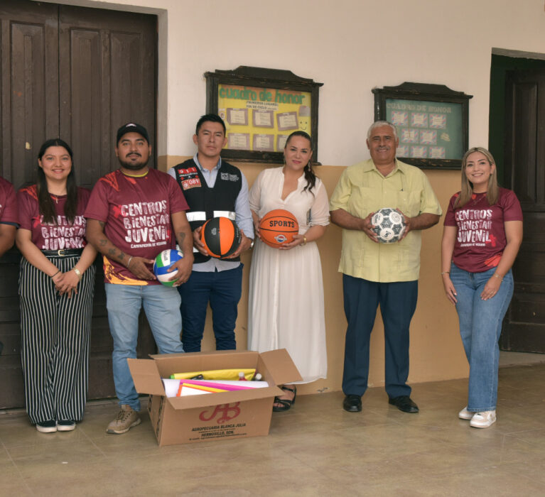 PRESIDEN AUTORIDADES MUNICIPALES ARRANQUE DE CAMPAMENTO DE VERANO EN LA ÁLVARO OBREGÓN