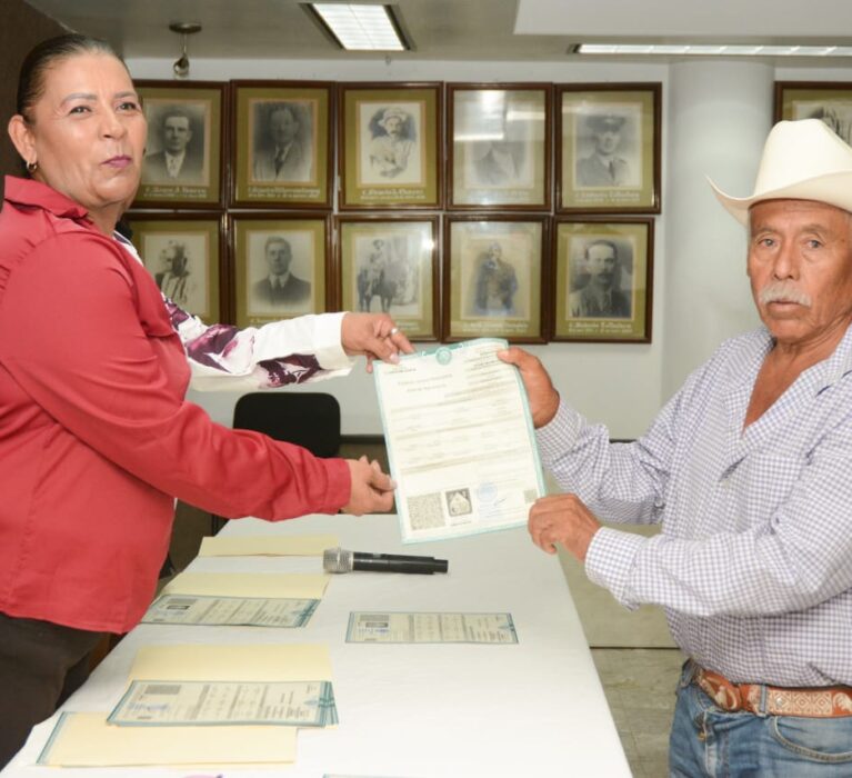 TIENEN 94 NAVOJOENSES ACTAS CORREGIDAS CON AYUDA DEL GOBIERNO MUNICIPAL