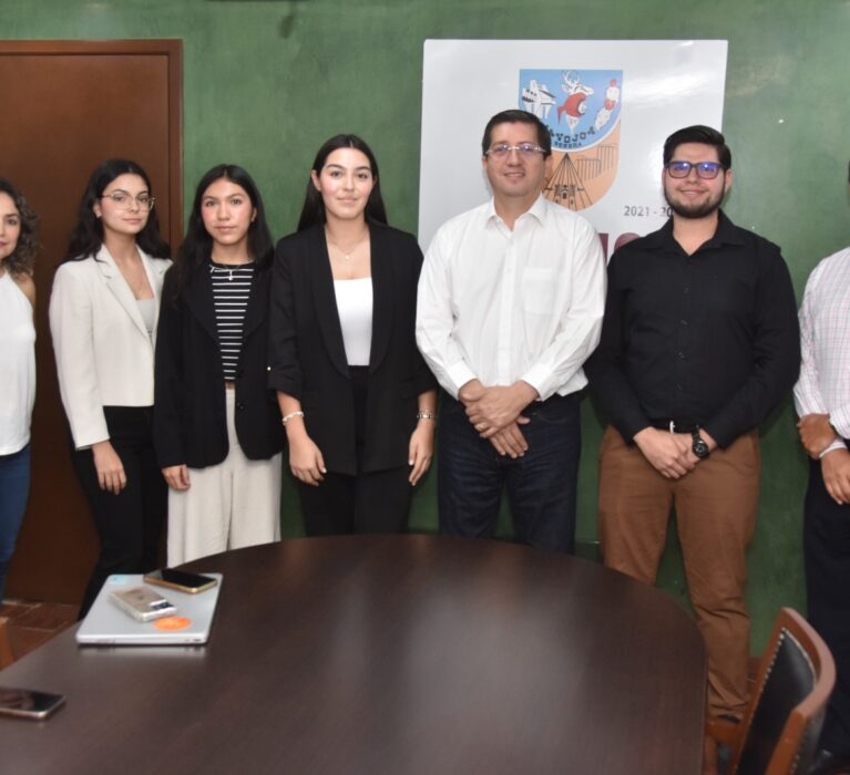 APOYA GOBIERNO MUNICIPAL A ESTUDIANTES DE PREPA TEC PARA VIAJE DE COMPETENCIA A MALASIA