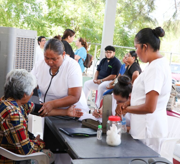 ATIENDE JORNADA COMUNITARIA MÉDICA Y DE SERVICIOS A MÁS DE 500 EN TESIA