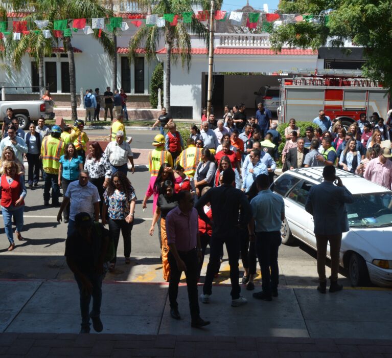 REALIZA SIMULACRO DE EVACUACIÓN PROTECCIÓN CIVIL