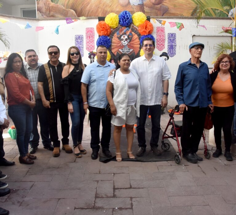 CON TAPANCO Y PLÁTICA RESALTAN TRADICIONES DE MAYOS DE DÍA DE MUERTOS