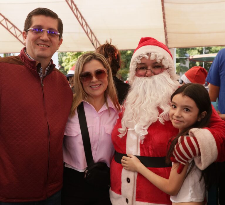 TIENE NAVOJOA SU PISTA DE HIELO POR FIESTAS DECEMBRINAS