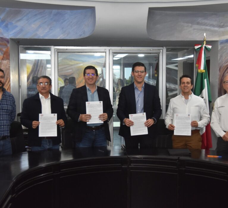 FORMALIZAN COLABORACIÓN AYUNTAMIENTO Y CONSTRUCTORES DE SONORA