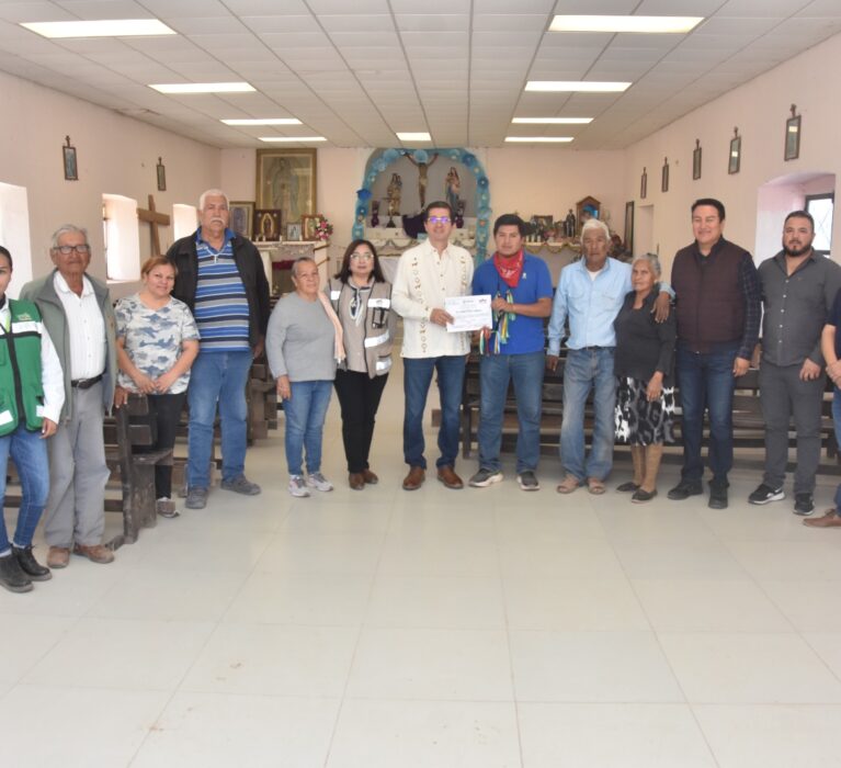 ENTREGA ELÍAS RETES OBRAS EN IGLESIA Y ESCUELA DE BACABACHI