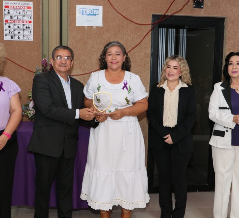 RECONOCEN A MUJERES NAVOJOENSES LÍDERES