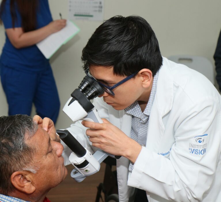 RECUPERAN VISTA NAVOJOENSES CON PRIMERAS CIEN CIRUGÍAS OFTALMOLÓGICAS GRATIS