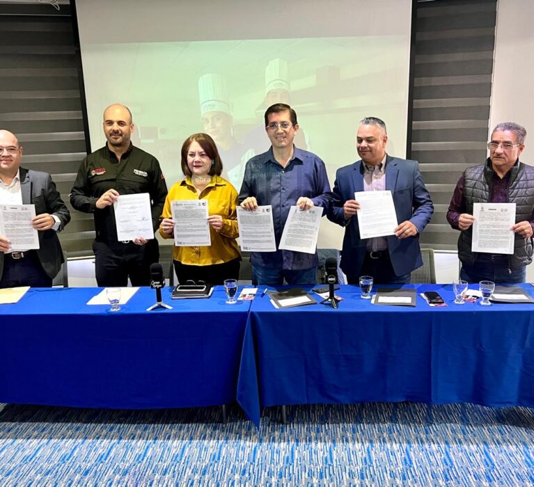 FIRMA ELÍAS RETES CONVENIO FIDESON-NAFIN EN APOYO A EMPRESAS Y EMPRENDEDORES