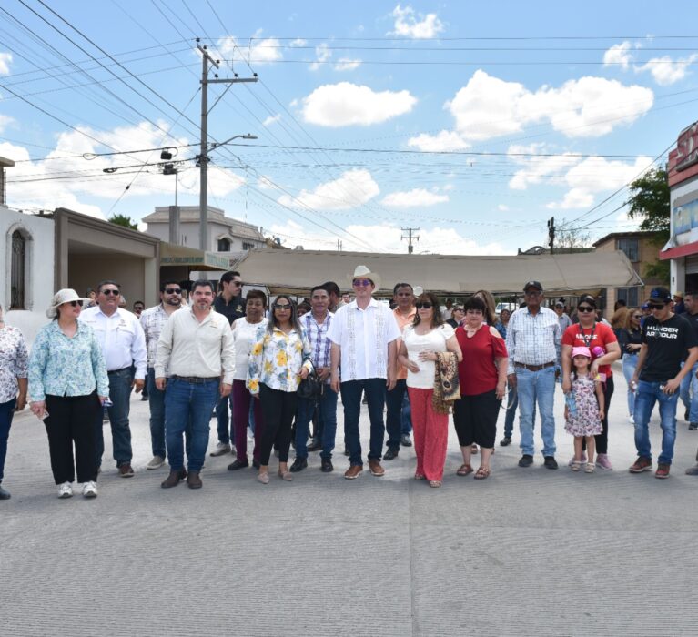 ENTREGA ELÍAS RETES CRUCEROS Y TRAMOS VIALES REHABILITADOS CON CONCRETO EN INFONAVIT-SONORA