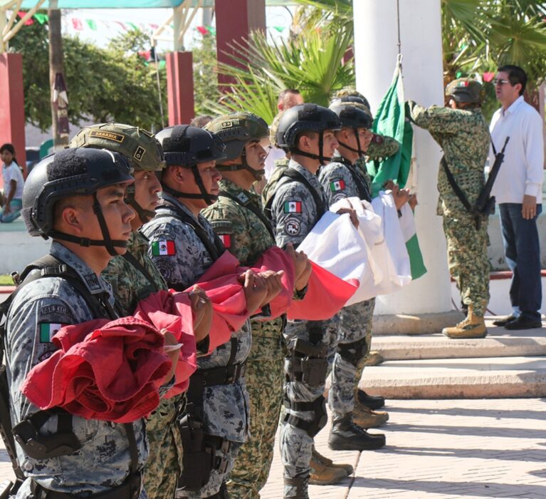 ENCABEZAN ELÍAS RETES Y FUERZAS ARMADAS CEREMONIA PATRIA