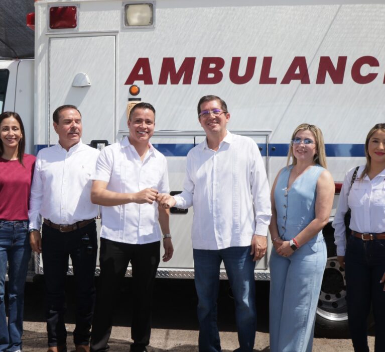 RECIBE SALUD MUNICIPAL AMBULANCIA SÚPER EQUIPADA PARA TERAPIA INTENSIVA Y URGENCIAS CARDIACAS