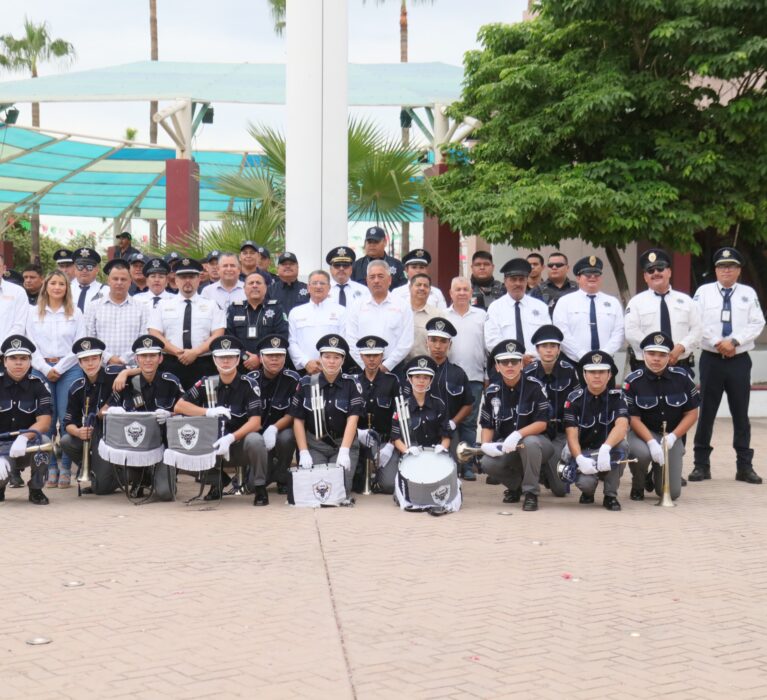 HONRA SEGURIDAD PÚBLICA EN HONORES CÍVICOS EL 215 ANIVERSARIO DE LA INDEPENDENCIA